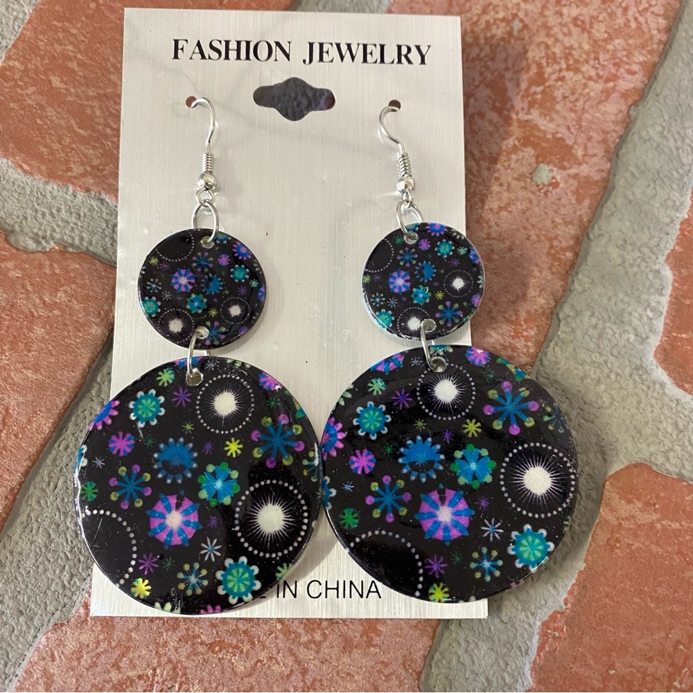 Women’s Fashion Round Shell Dangle Earrings Fish hook Backs